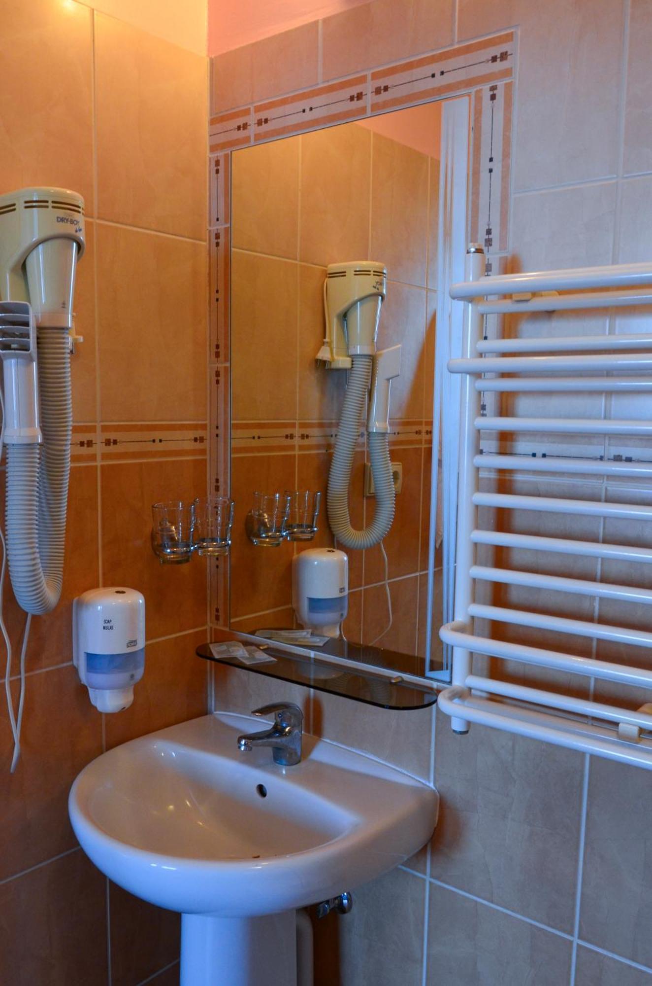 Viesbutis Ventaine Hotel Ventė Екстериор снимка